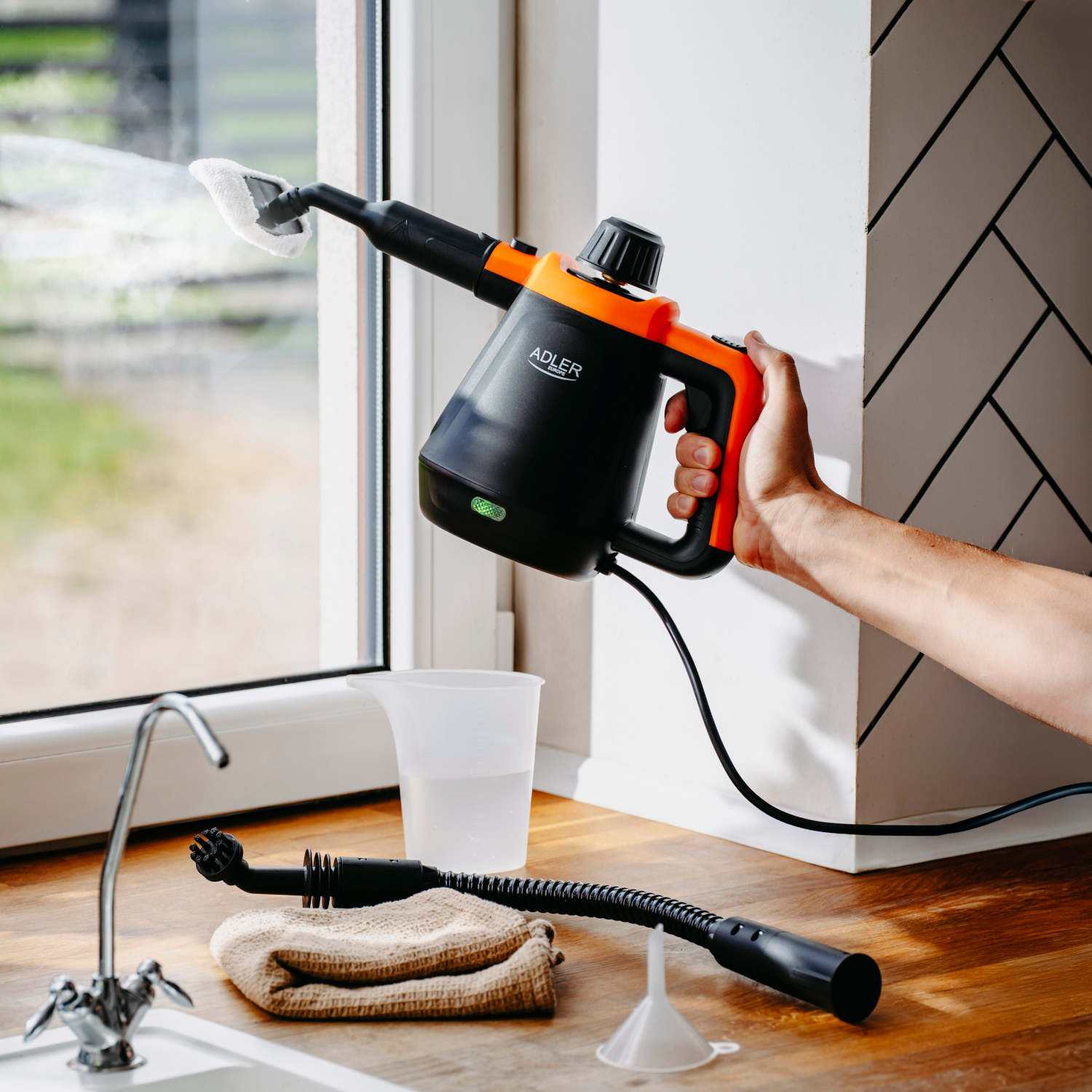 Wszechstronny czyścik parowy Adler AD 7038bo