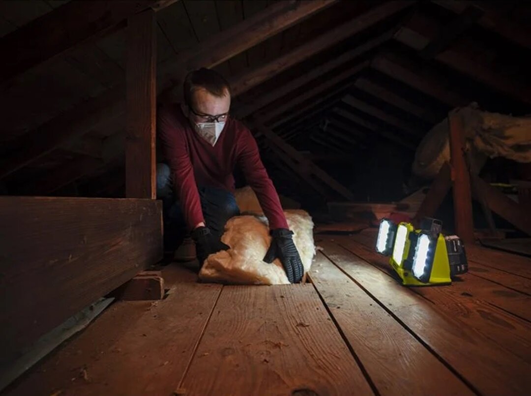 Jak-dobrze-wybrac-lampe-warsztatowa-3