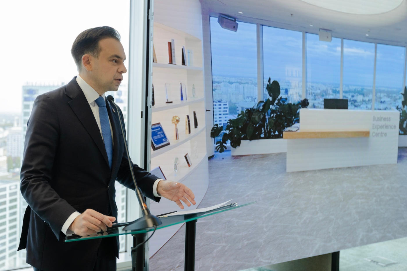 Samsung-otworzyl-w-Warszawie-najwieksze-Business-Experience-Centre-w-Europie-2