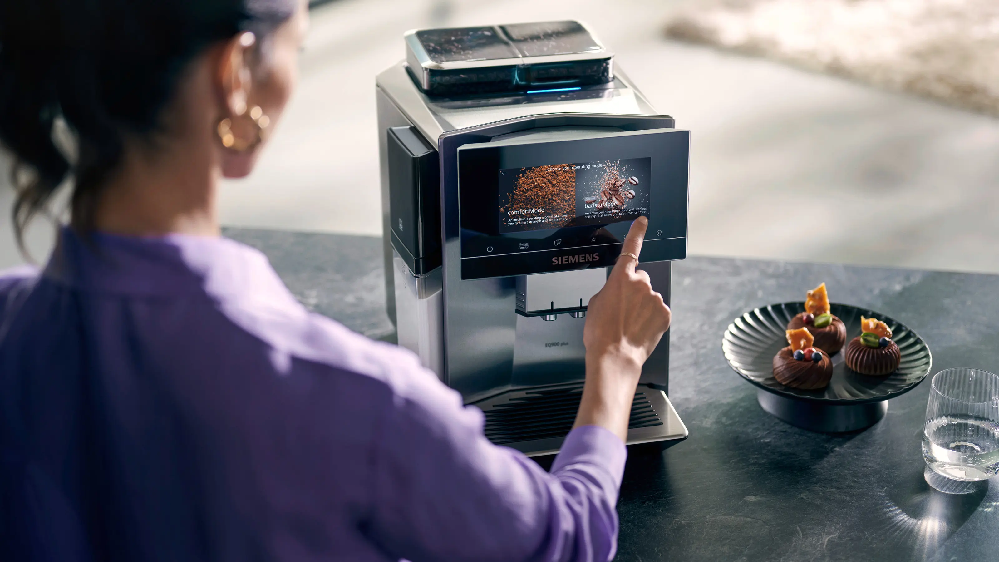 Ekspres do kawy z dwoma zbiornikami – Siemens EQ900 plus TQ907RZ3