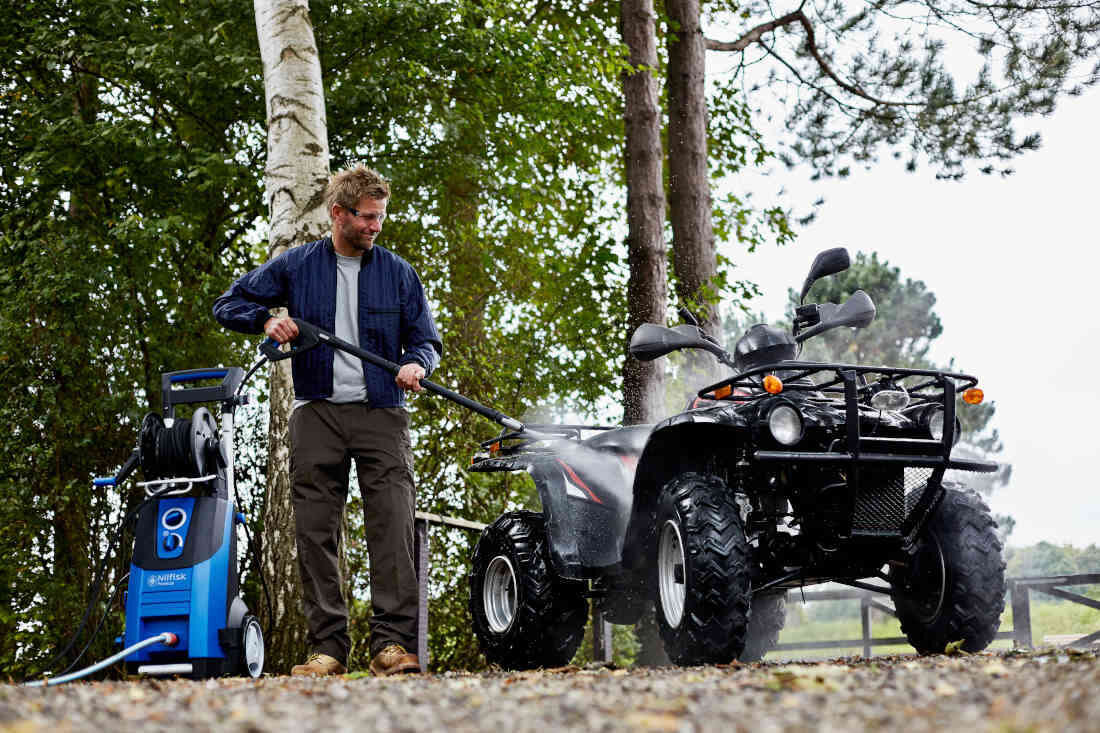 Myjka ciśnieniowa dla niezdecydowanych. Pomagamy w zakupie, by Twój taras lśnił!-6