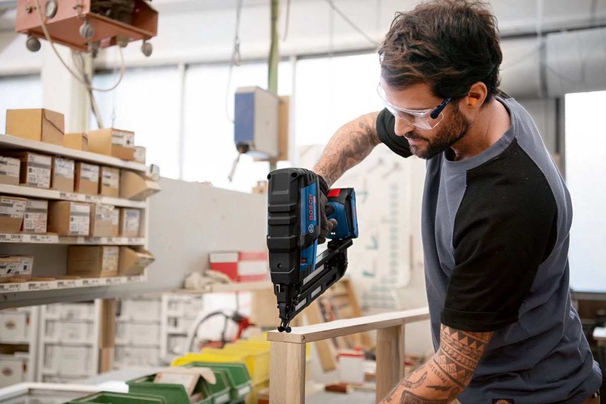 Gwoździarka – sposób na przyspieszenie prac. Zapomnij o młotku!
