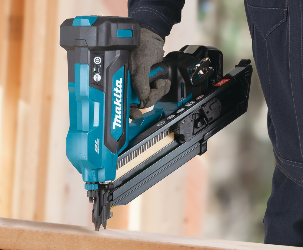 Gwozdziarka-sposob-na-przyspieszenie-prac-zapomnij-o-mlotku-4