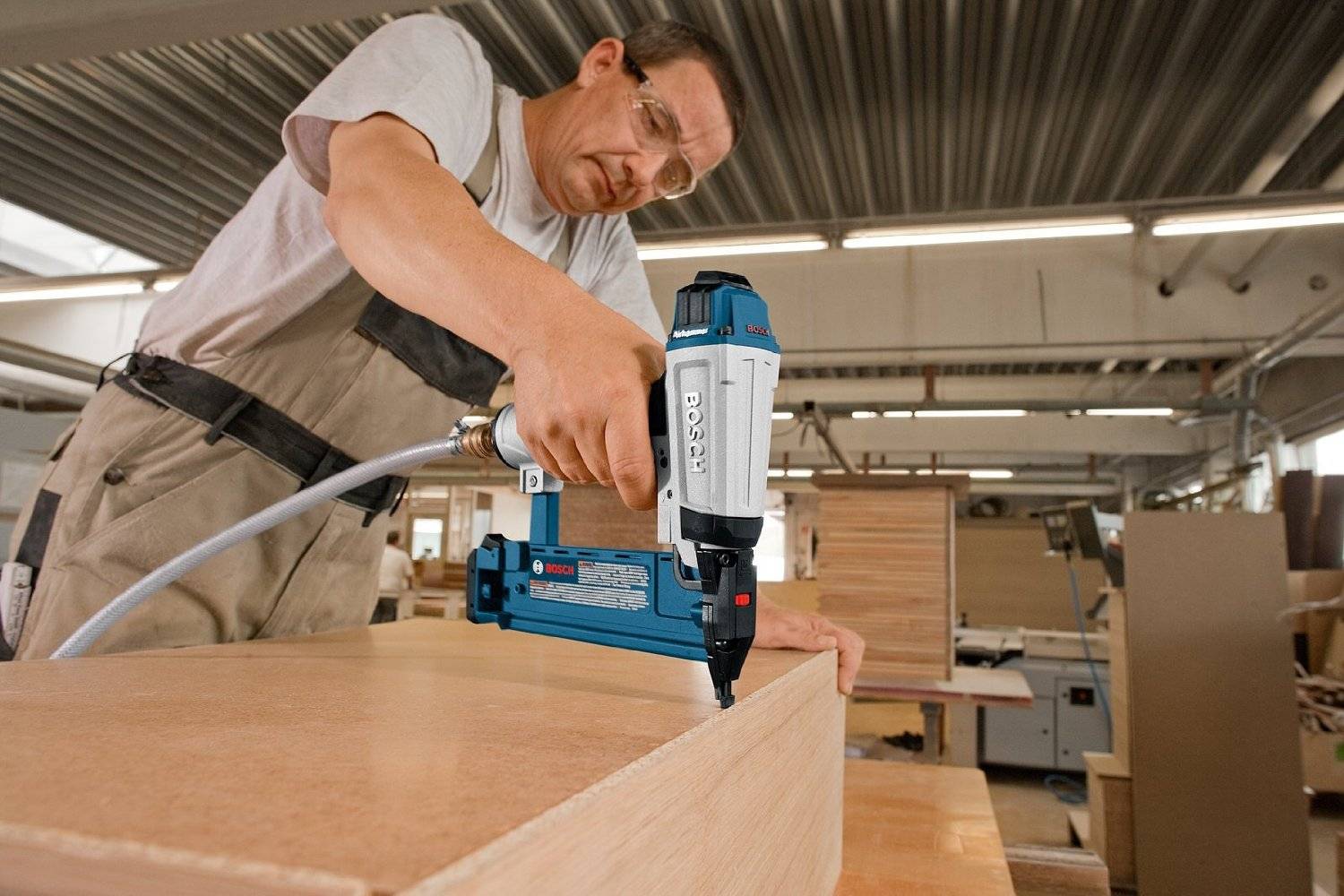 Gwozdziarka-sposob-na-przyspieszenie-prac-zapomnij-o-mlotku-6