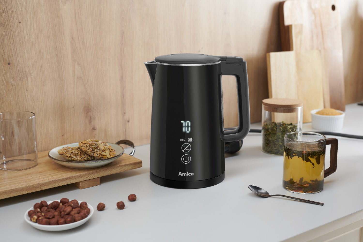 Czajnik elektryczny z regulacją temperatury Amica KF 6012 Digital