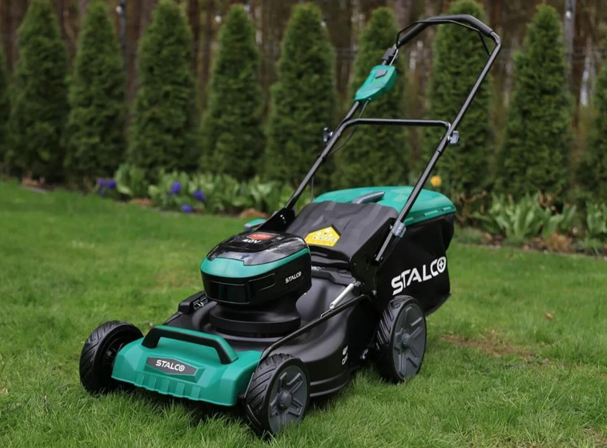 Dlaczego-warto-kupic-kosiarke-akumulatorowa-7