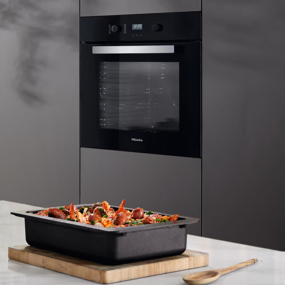 Miele oferuje prezent do piekarników  – voucher na brytfannę Gourmet w zestawie