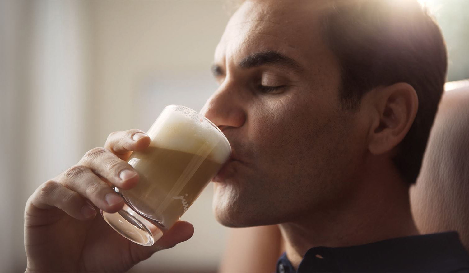 Roger Federer odkrywa tajemnice ekspresu JURA J10 twin-2