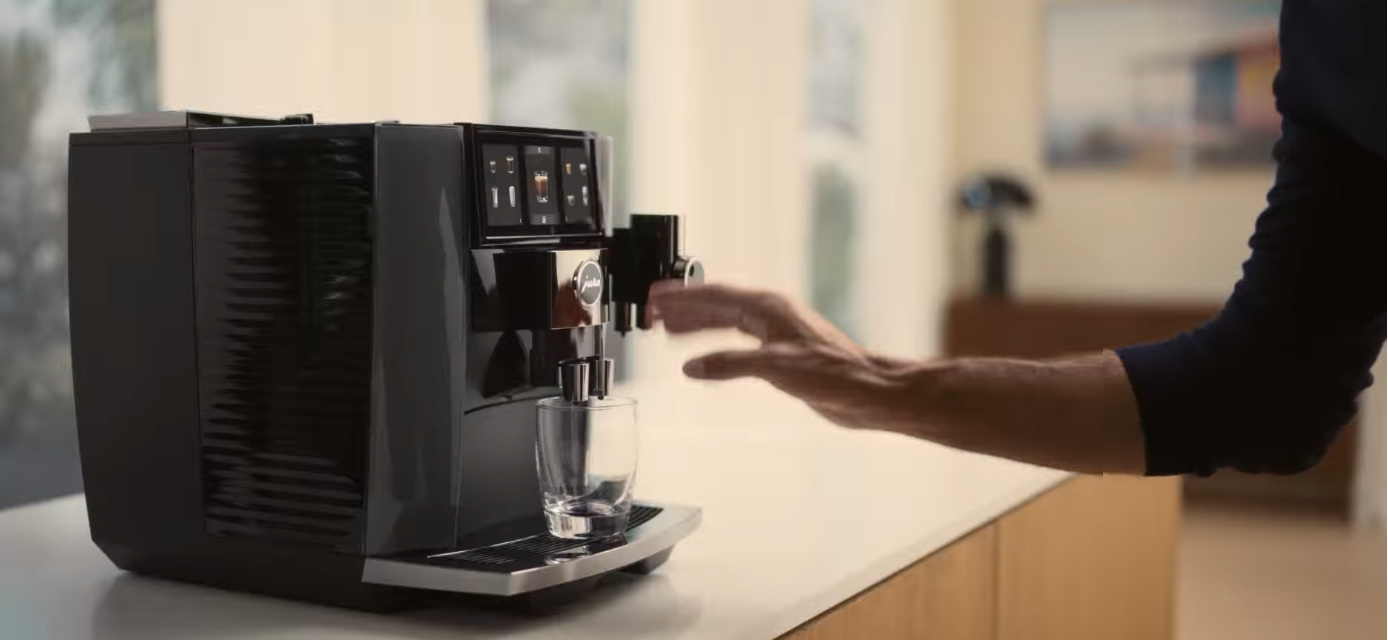 Roger Federer odkrywa tajemnice ekspresu JURA J10 twin-3