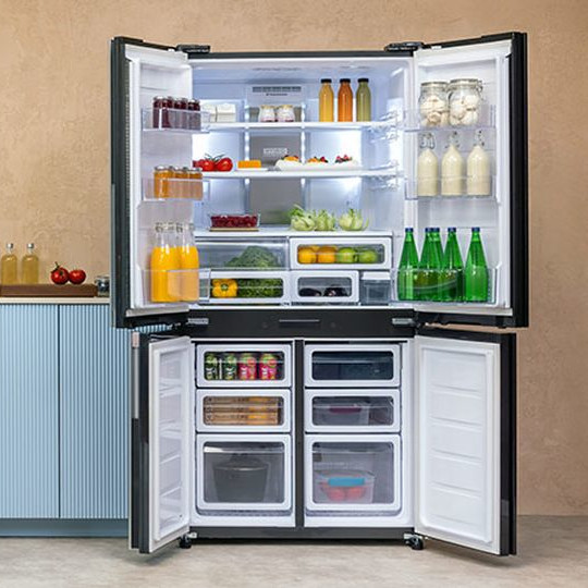 Mniej wyrzucać, lepiej przechowywać. Jak nowoczesna chłodziarkozamrażarka wspiera niemarnowanie żywności