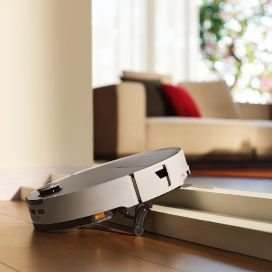 Roborock pokazuje Saros Rover: odkurzacz na „koło-nogach”