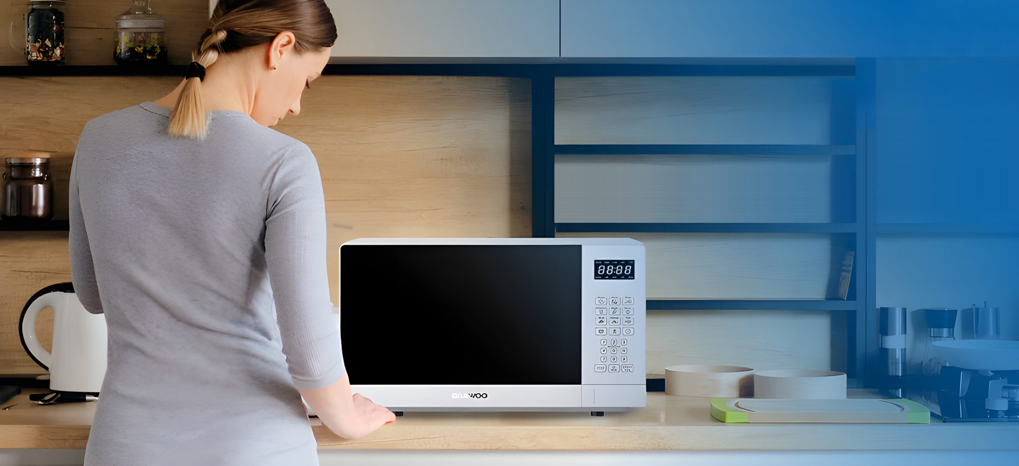 Kuchenka mikrofalowa z grillem, bez talerza czy kompaktowa – co naprawdę ma znaczenie?