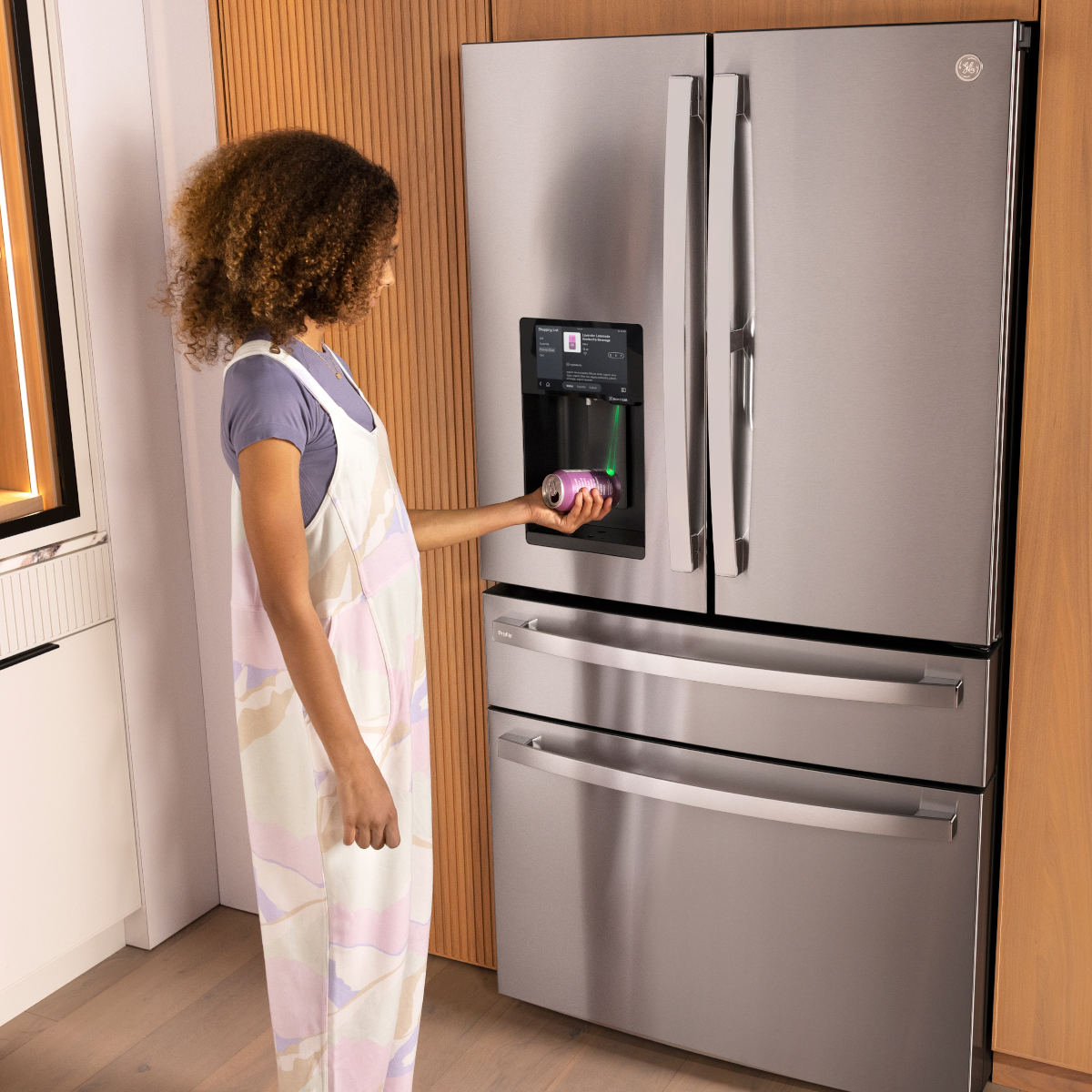 GE Profile pokazuje lodówkę z Kitchen Assistant